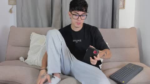 etham_wolf1 online show from 04/01/26, 05:21