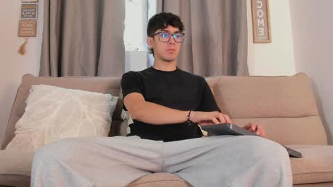 etham_wolf1 online show from 04/04/26, 12:46