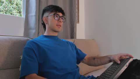 etham_wolf1 online show from 04/05/26, 02:03