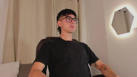 etham_wolf1 online show from 04/08/26, 05:35