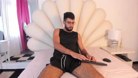 Ethan online show from 01/31/25, 04:48