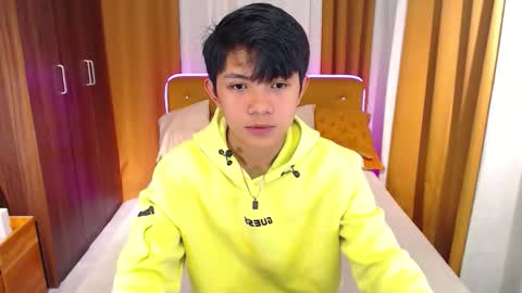 Snapshot of ethan_lauren chatting on 04/14/26, 12:33 ethan_lauren online show from 04/14/26, 12:33