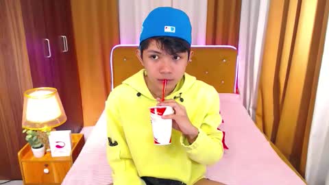 Snapshot of ethan_lauren chatting on 04/15/26, 07:58 ethan_lauren online show from 04/15/26, 07:58