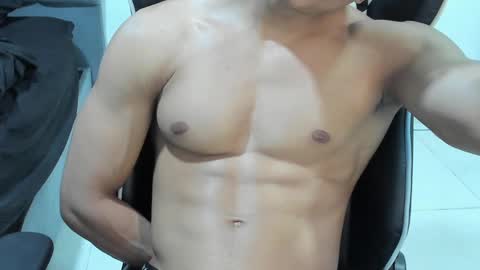 ethan_smitth1 online show from 02/22/25, 05:12