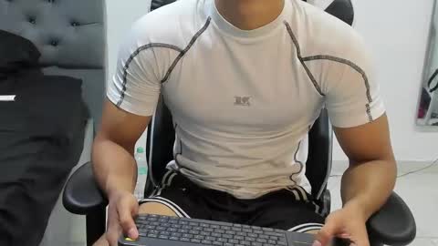 ethan_smitth1 online show from 02/22/25, 08:42