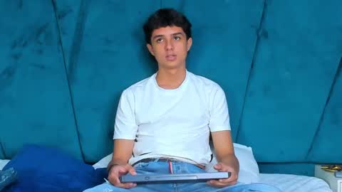 ethanlowell online show from 02/05/25, 08:46