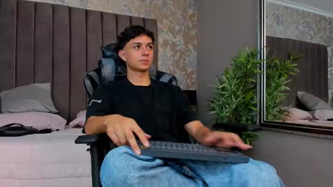 ethanlowell online show from 09/11/25, 03:50