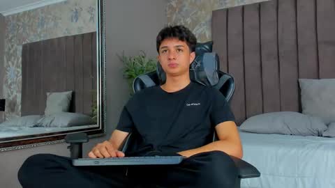 ethanlowell online show from 09/24/25, 05:44