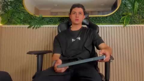 Snapshot of ethanlowell chatting on 01/18/26, 02:48 ethanlowell online show from 01/18/26, 02:48