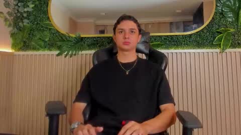 Snapshot of ethanlowell chatting on 01/19/26, 12:25 ethanlowell online show from 01/19/26, 12:25