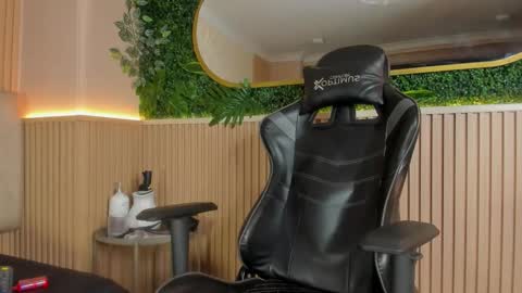 Snapshot of ethanlowell chatting on 02/05/26, 05:12 ethanlowell online show from 02/05/26, 05:12