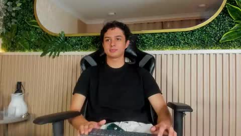 Snapshot of ethanlowell chatting on 02/10/26, 04:38 ethanlowell online show from 02/10/26, 04:38