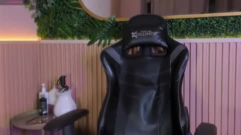 Snapshot of ethanlowell chatting on 02/13/26, 04:19 ethanlowell online show from 02/13/26, 04:19