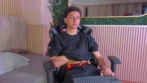 Snapshot of ethanlowell chatting on 02/18/26, 03:24 ethanlowell online show from 02/18/26, 03:24