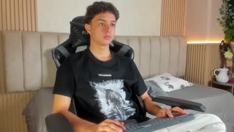 Snapshot of ethanlowell chatting on 02/25/26, 04:22 ethanlowell online show from 02/25/26, 04:22