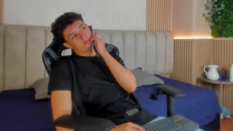 Snapshot of ethanlowell chatting on 02/26/26, 04:44 ethanlowell online show from 02/26/26, 04:44