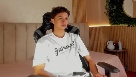 Snapshot of ethanlowell chatting on 03/01/26, 05:09 ethanlowell online show from 03/01/26, 05:09