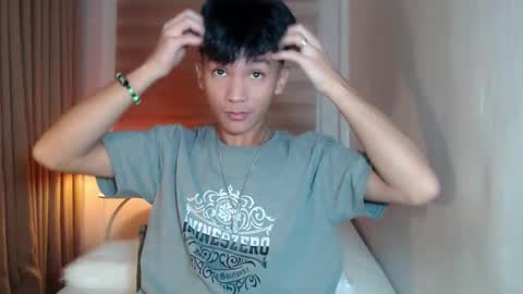 Rey online show from 12/04/25, 02:15