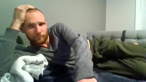 Snapshot of eugar81 chatting on 12/17/25, 10:43 eugar81 online show from 12/17/25, 10:43