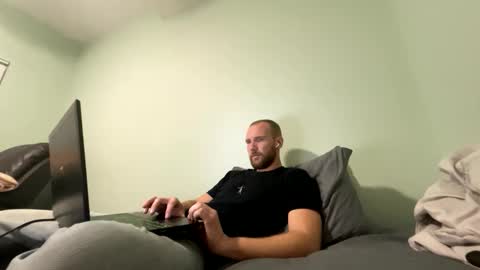 Snapshot of eugar81 chatting on 12/18/25, 07:36 eugar81 online show from 12/18/25, 07:36