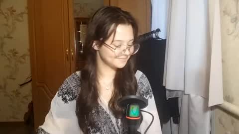 Lily 1st day online show from 05/18/26, 03:18