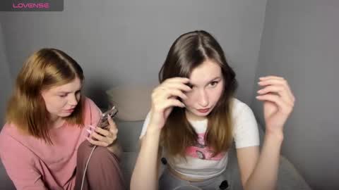 Snapshot of eumomino chatting on 09/26/25, 06:56 Veronica Tiia Lilith left to right online show from 09/26/25, 06:56