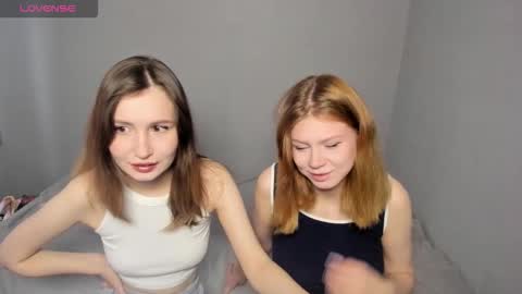 Snapshot of eumomino chatting on 10/05/25, 04:11 Veronica Tiia Lilith left to right online show from 10/05/25, 04:11