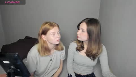 Snapshot of eumomino chatting on 10/17/25, 02:19 Veronica Tiia Lilith left to right online show from 10/17/25, 02:19