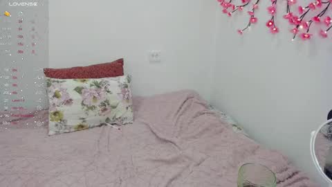 Veronica Tiia Lilith left to right online show from 03/10/26, 10:26