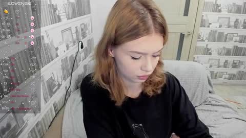 Veronica Tiia Lilith left to right online show from 03/19/26, 03:27