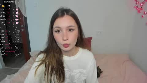 Veronica Tiia Lilith left to right online show from 04/10/26, 09:41