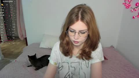 Snapshot of eumomino chatting on 06/01/26, 05:58 Veronica Tiia Lilith left to right online show from 06/01/26, 05:58