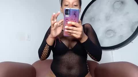 euphoria_06 online show from 12/21/25, 04:08