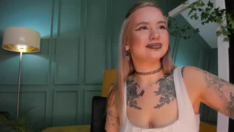 Snapshot of eva__angelic chatting on 12/02/24, 12:29 Eva online show from 12/02/24, 12:29