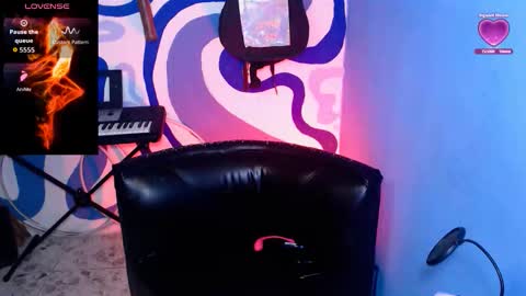 Snapshot of eva_brooks1 chatting on 09/19/25, 06:59 Iris Smile independent model online show from 09/19/25, 06:59