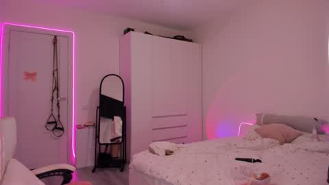 Eva Davis online show from 01/12/25, 05:13