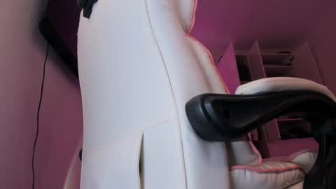 Eva Davis online show from 01/31/25, 05:09