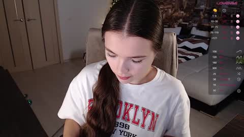 Snapshot of eva_davie chatting on 01/13/25, 09:52 Eva online show from 01/13/25, 09:52