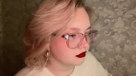 Snapshot of eva_kittenn chatting on 09/17/25, 10:33 eva_kittenn online show from 09/17/25, 10:33