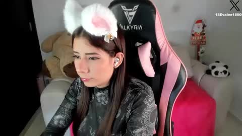 Snapshot of eva_lee18 chatting on 01/15/25, 07:37 Eva online show from 01/15/25, 07:37