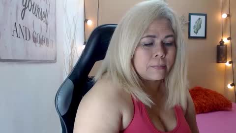 eva_love49 online show from 12/02/25, 12:21