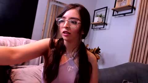 Snapshot of eva_macalliter chatting on 10/29/25, 03:53 Angelinne online show from 10/29/25, 03:53