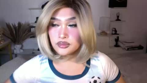 Queen Eva Mazikeen online show from 12/16/25, 08:25