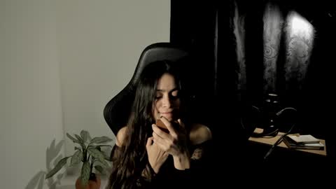 eva_monn online show from 12/28/24, 01:29