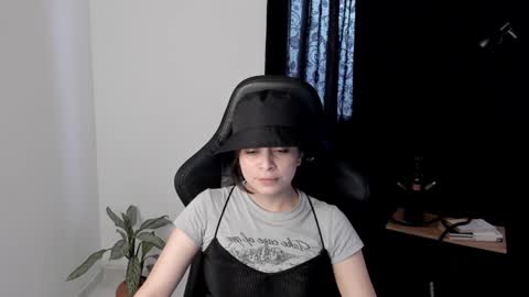 eva_monn online show from 12/29/24, 04:40