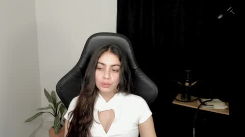 eva_monn online show from 01/05/25, 12:09