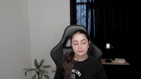 eva_monn online show from 01/12/25, 06:59