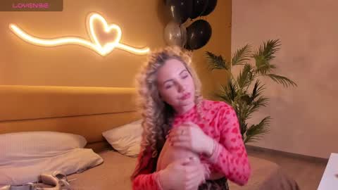 Eva 3 online show from 01/24/25, 08:13