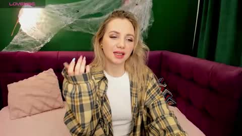 Eva 3 online show from 10/24/25, 01:57