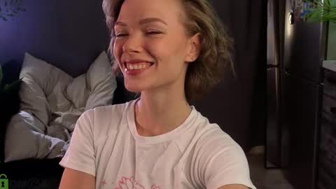 Snapshot of eva_natsumi chatting on 10/26/25, 05:41 Eva online show from 10/26/25, 05:41